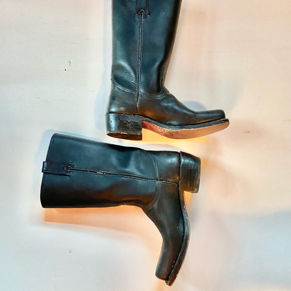 7.5 M Cavalry Frye Boots barely worn.Need a little polish.